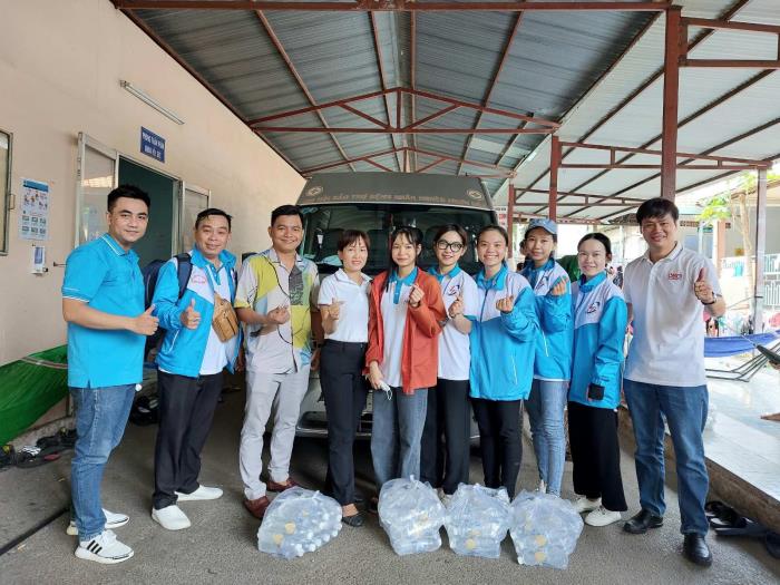 Phát cơm từ thiện tại Bệnh viện Nhi Đồng 2 ngày 12/11/2022